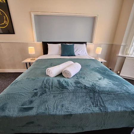 Sheldon Shared House Hotel Solihull Bagian luar foto