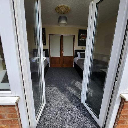 Sheldon Shared House Hotel Solihull Bagian luar foto