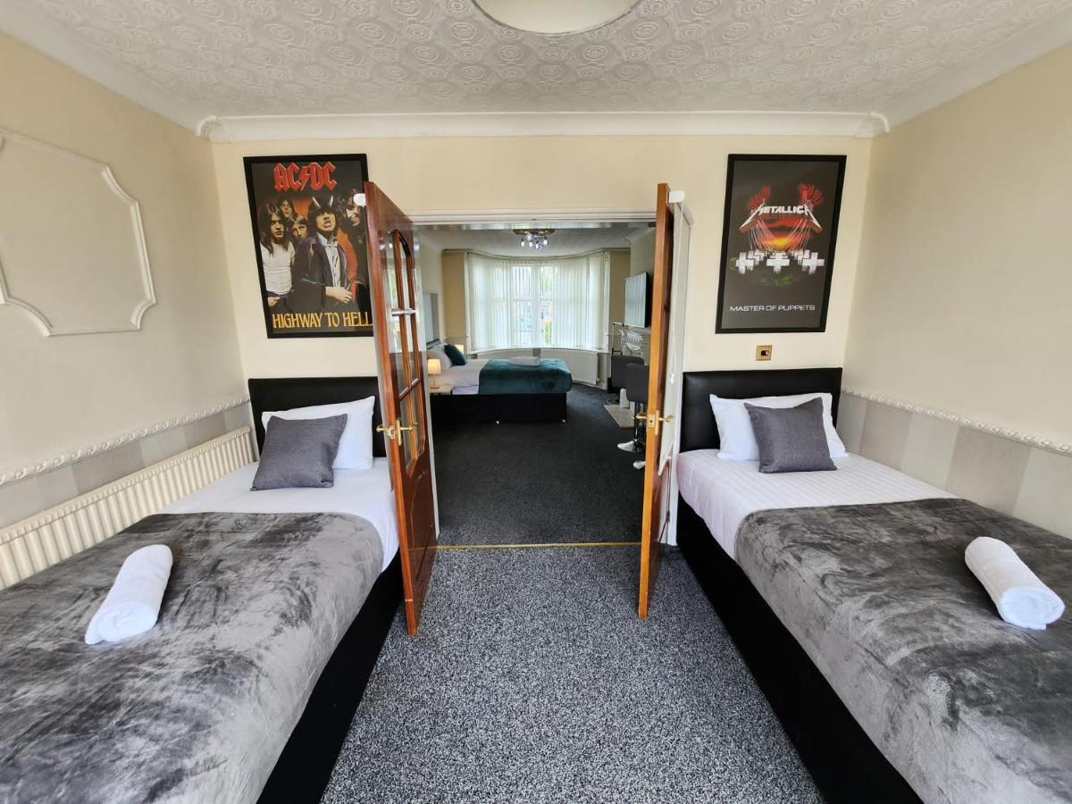 Sheldon Shared House Hotel Solihull Bagian luar foto