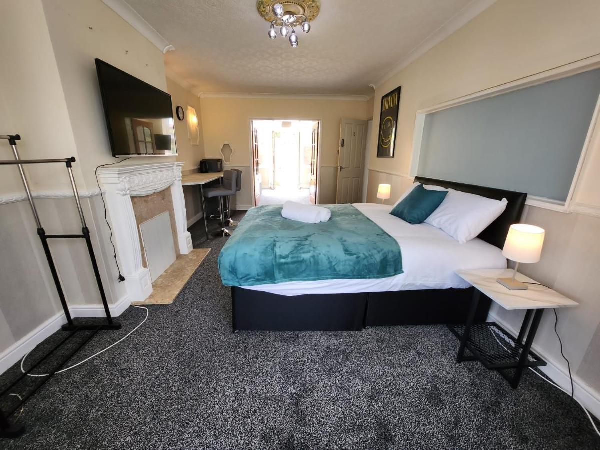 Sheldon Shared House Hotel Solihull Bagian luar foto