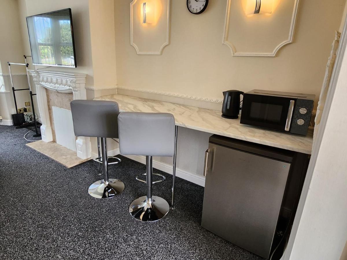 Sheldon Shared House Hotel Solihull Bagian luar foto