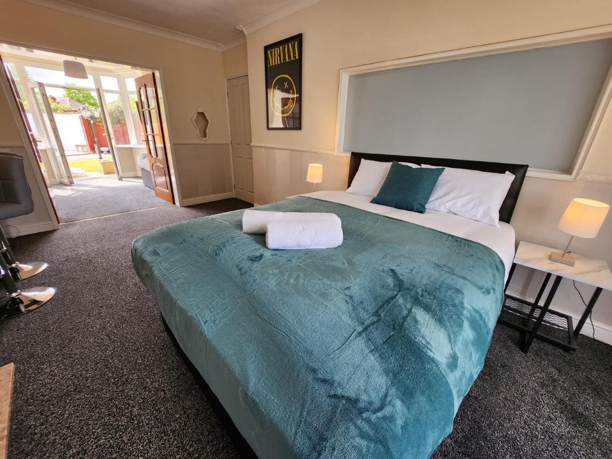 Sheldon Shared House Hotel Solihull Bagian luar foto