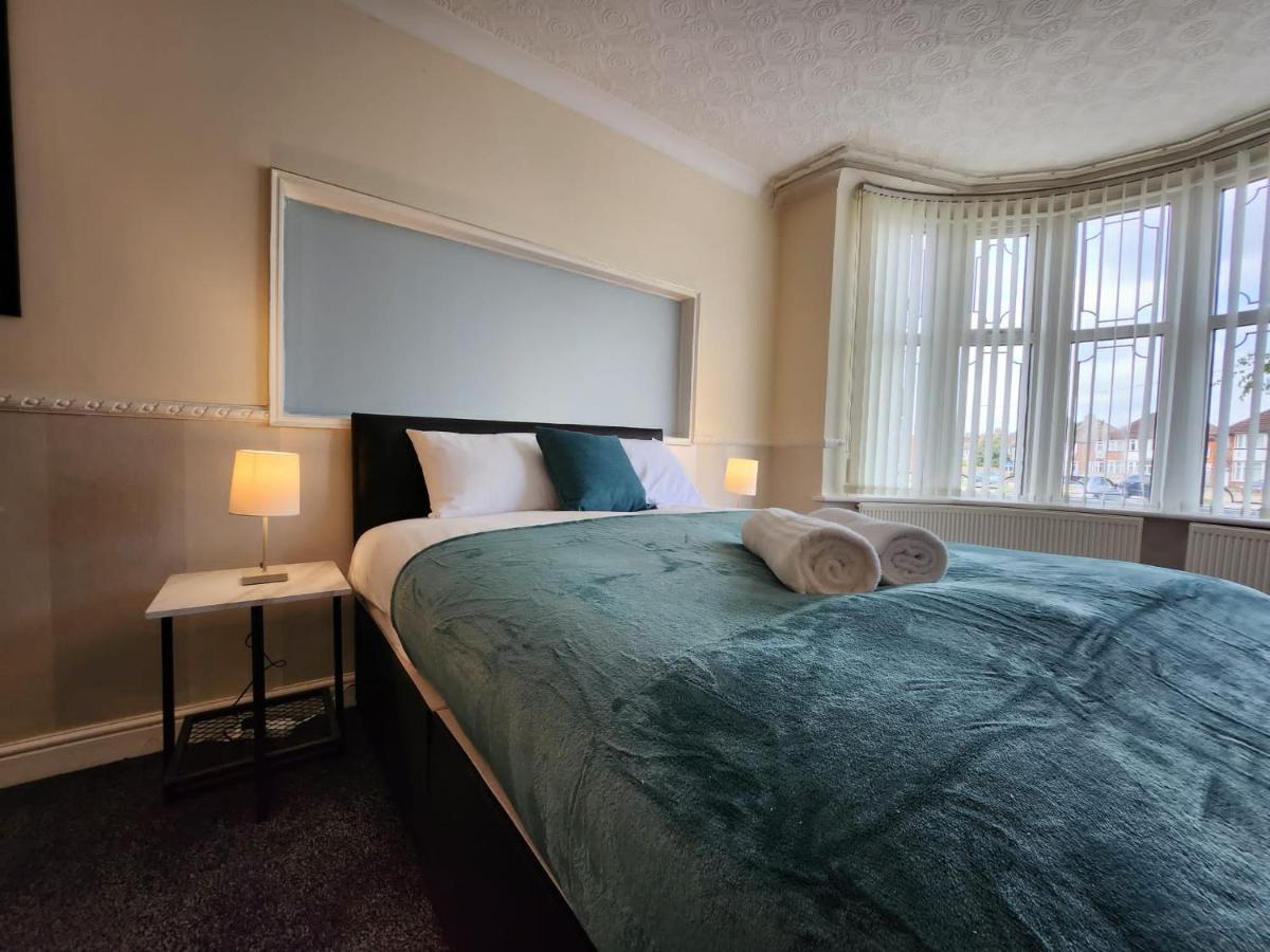 Sheldon Shared House Hotel Solihull Bagian luar foto