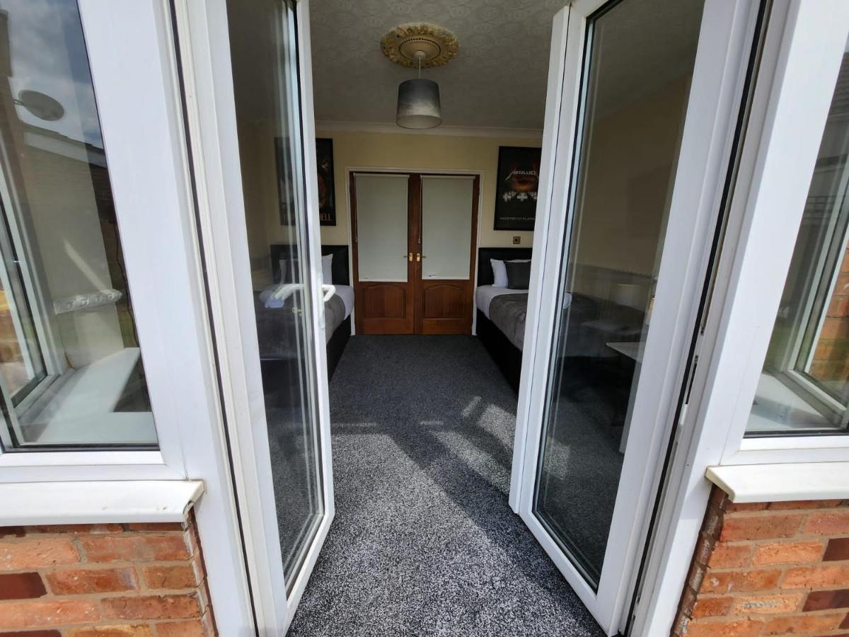 Sheldon Shared House Hotel Solihull Bagian luar foto