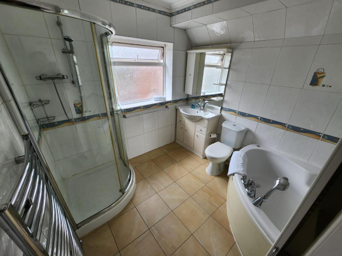 Sheldon Shared House Hotel Solihull Bagian luar foto