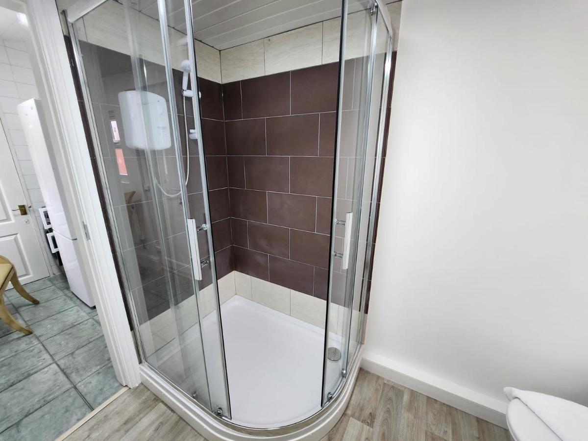 Sheldon Shared House Hotel Solihull Bagian luar foto