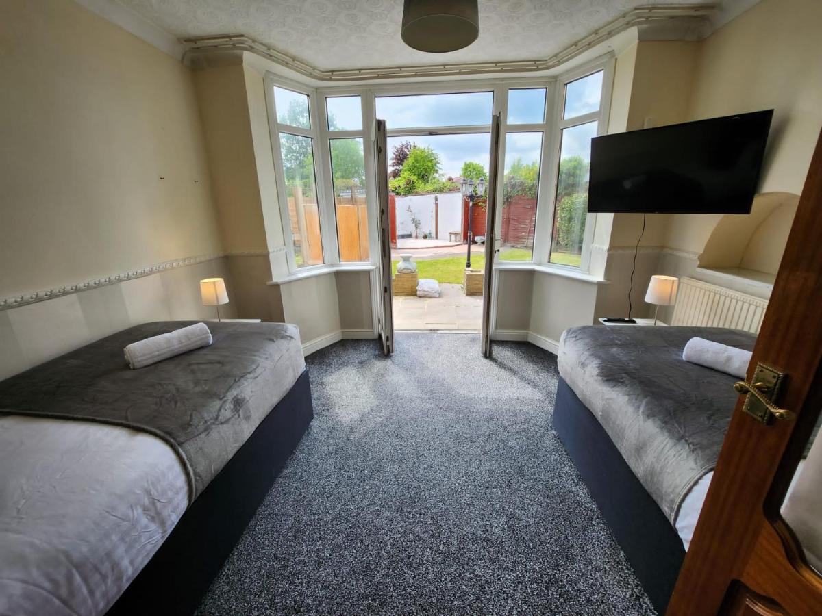 Sheldon Shared House Hotel Solihull Bagian luar foto