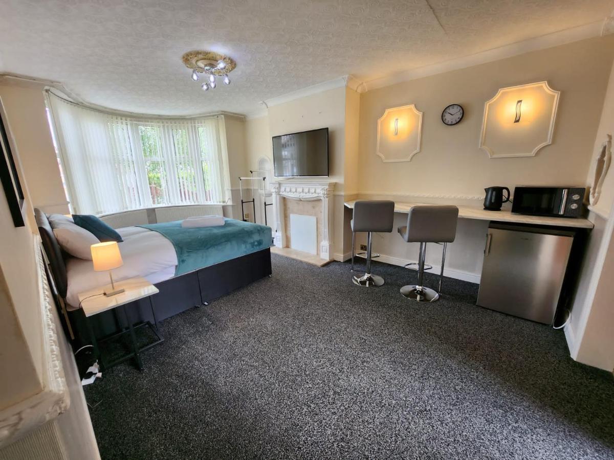 Sheldon Shared House Hotel Solihull Bagian luar foto