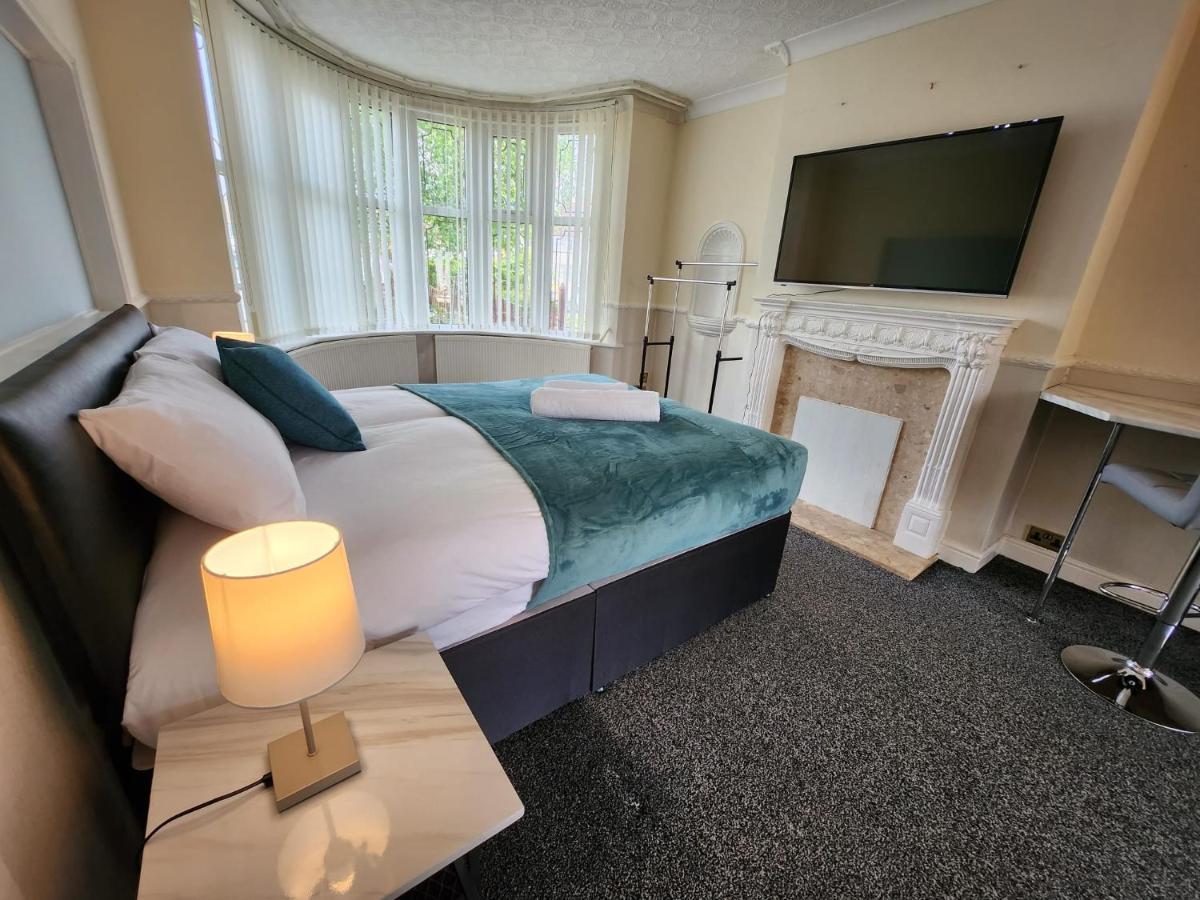 Sheldon Shared House Hotel Solihull Bagian luar foto