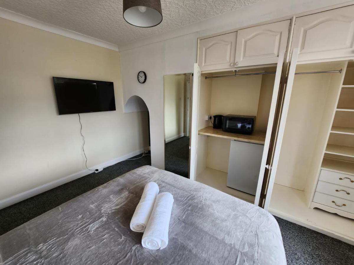 Sheldon Shared House Hotel Solihull Bagian luar foto