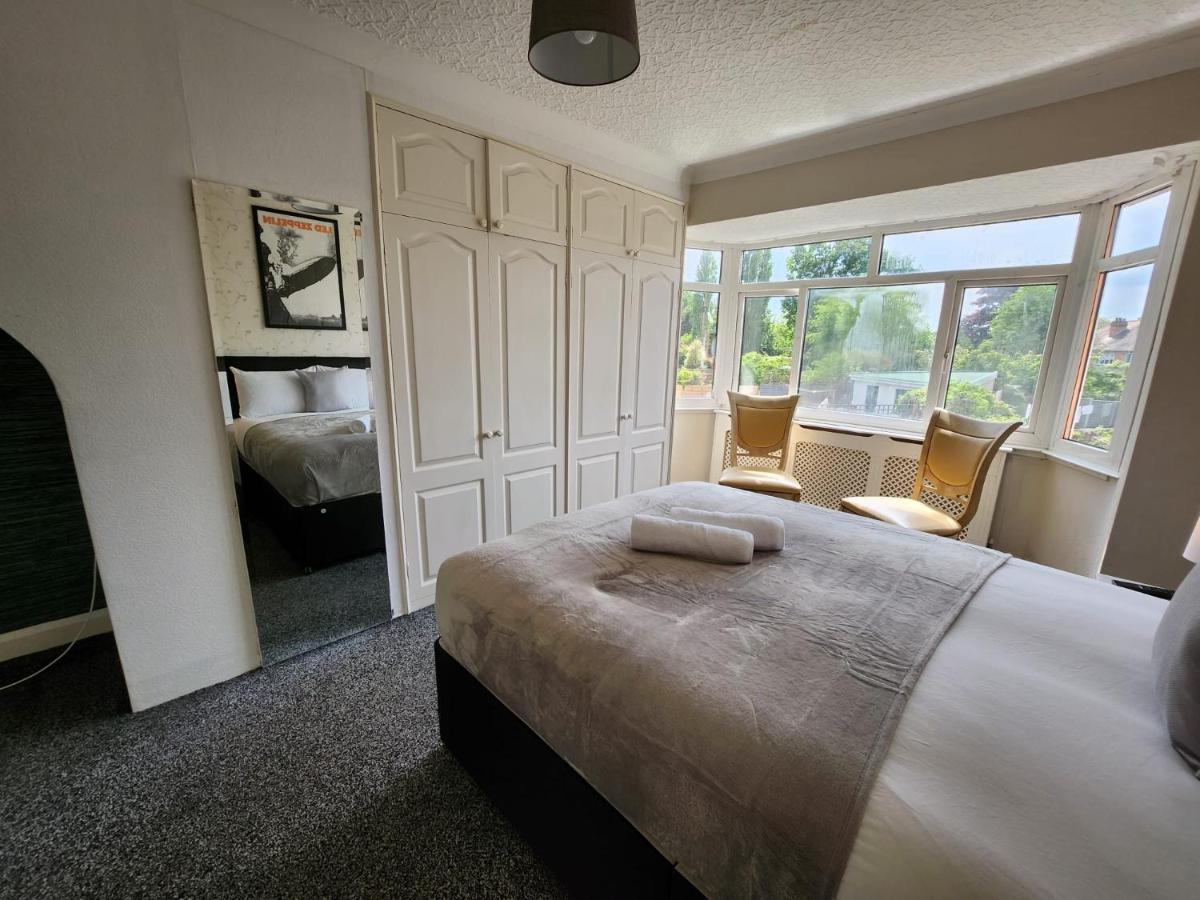 Sheldon Shared House Hotel Solihull Bagian luar foto
