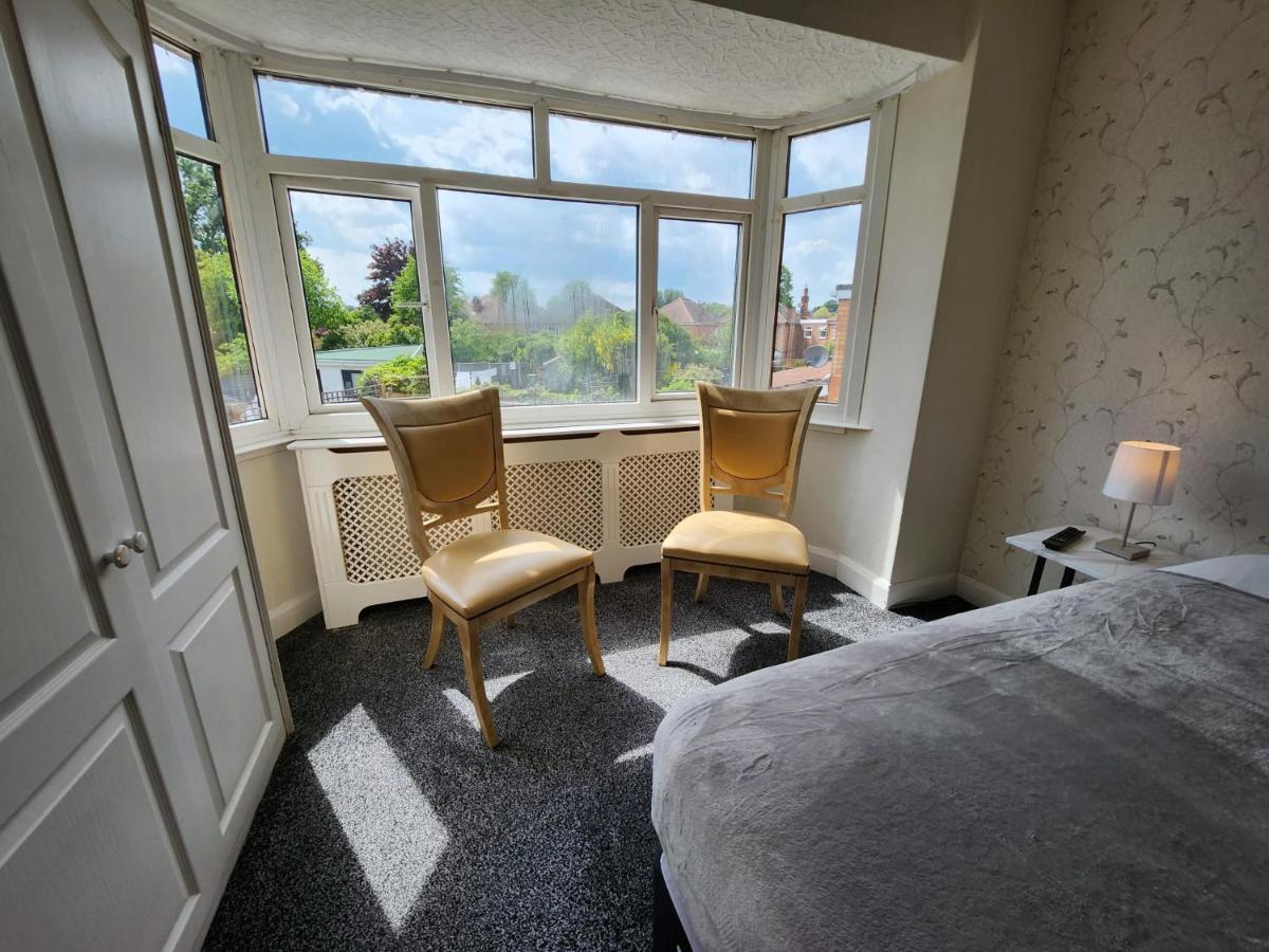 Sheldon Shared House Hotel Solihull Bagian luar foto