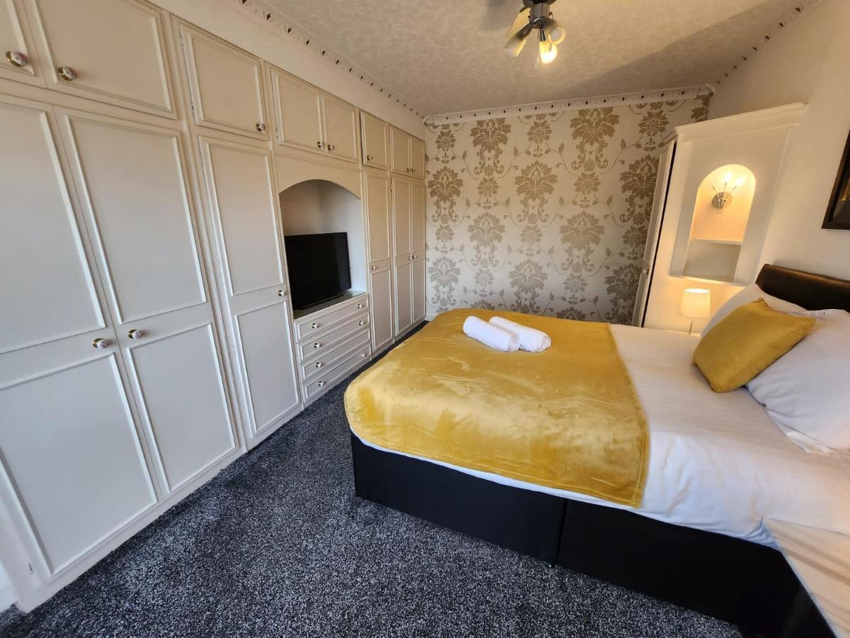 Sheldon Shared House Hotel Solihull Bagian luar foto