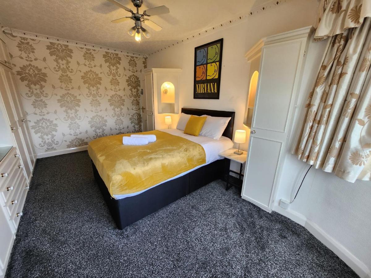Sheldon Shared House Hotel Solihull Bagian luar foto