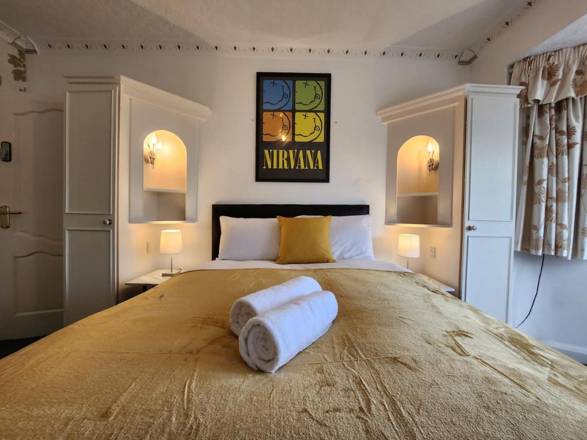 Sheldon Shared House Hotel Solihull Bagian luar foto