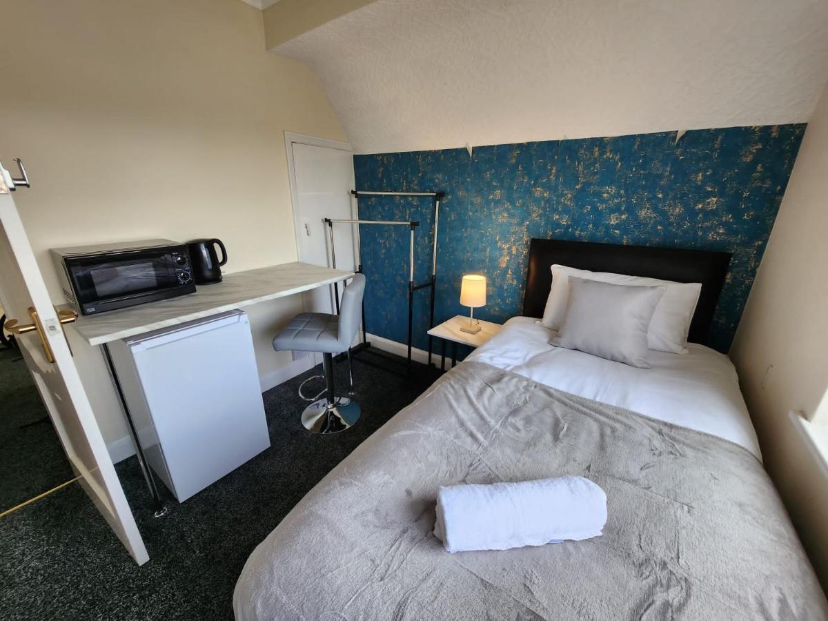 Sheldon Shared House Hotel Solihull Bagian luar foto