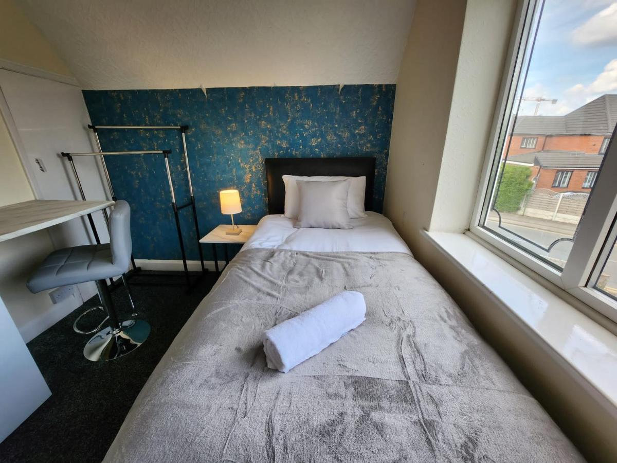Sheldon Shared House Hotel Solihull Bagian luar foto